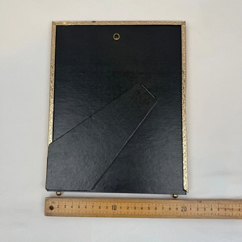 Vintage Gold Tone Embossed Scalloped Picture Frame Tabletop Wall Hang 8x10